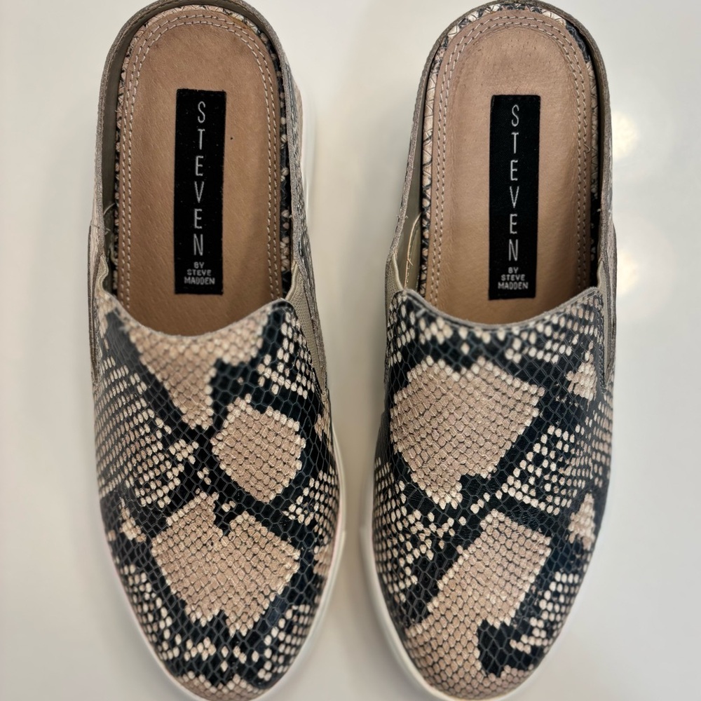 Steven by Steve Madden Black and Tan Snake Pattern, Slip-On Sneakers